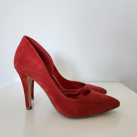 BCBG Women's Red Suede Point Toe Pumps, size 5 - Picture 3 of 6